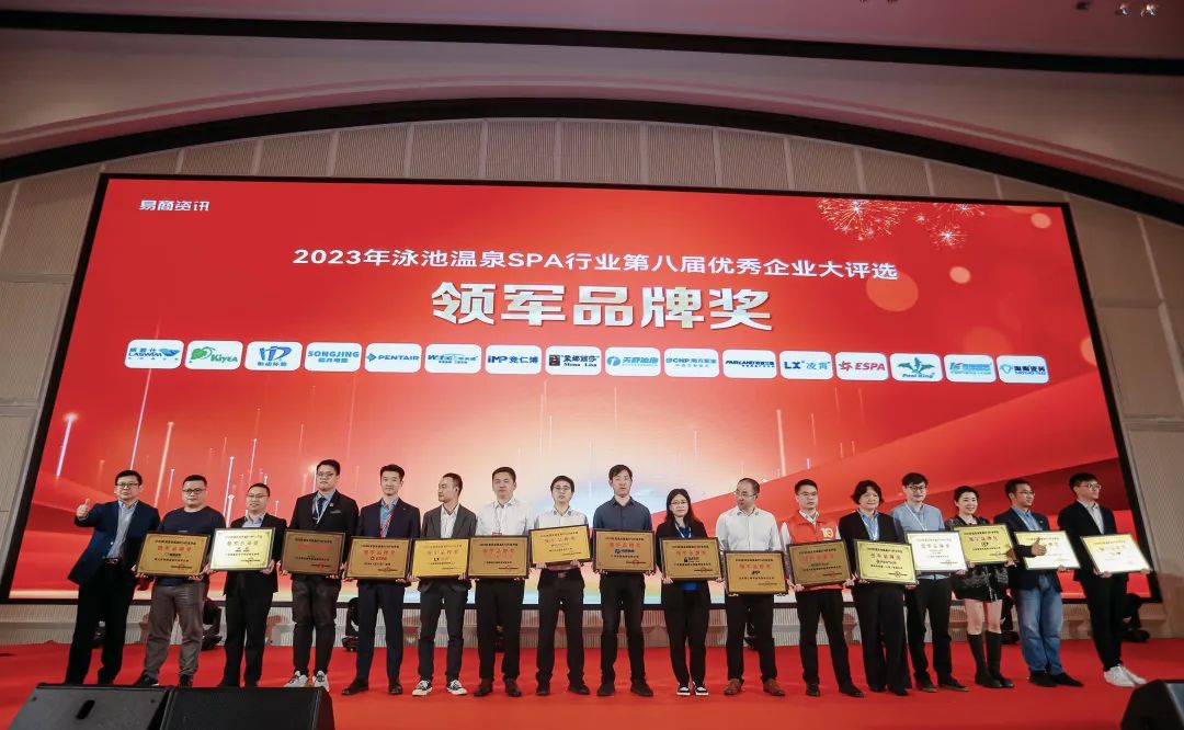 现场颁奖.jpg 现场颁奖.jpg